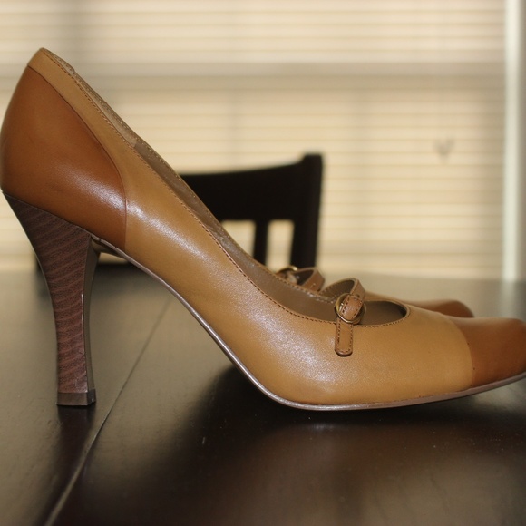 WESTIES TAN PUMPS SZ 8 BRAND NEW NEVER WORN - Picture 1 of 6